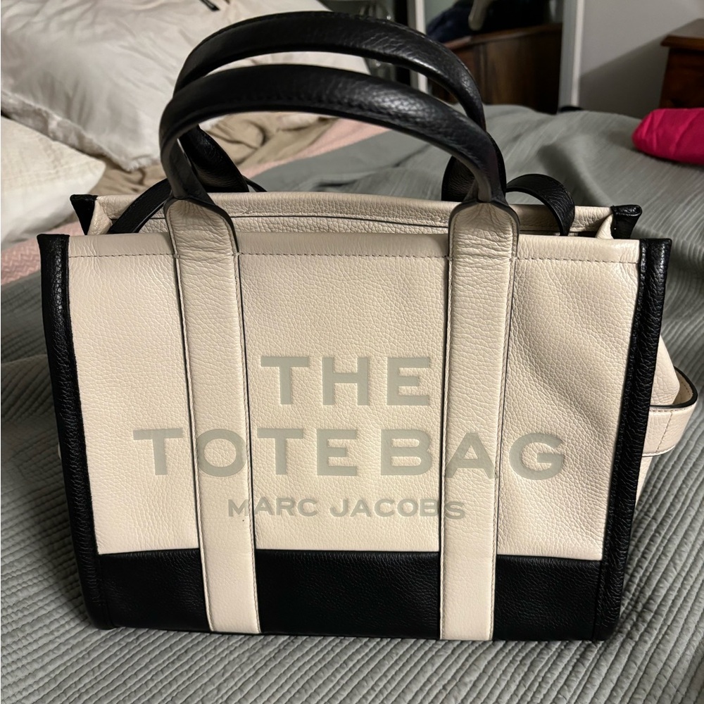 Marc Jacob’s The Colorblock Tote Bag black/beige